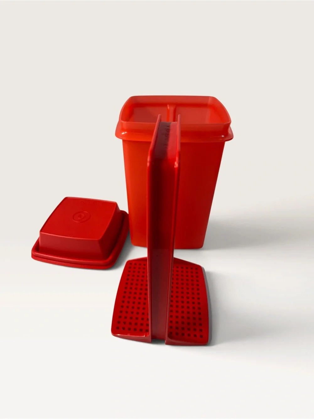 Large Tupperware pick-a-deli